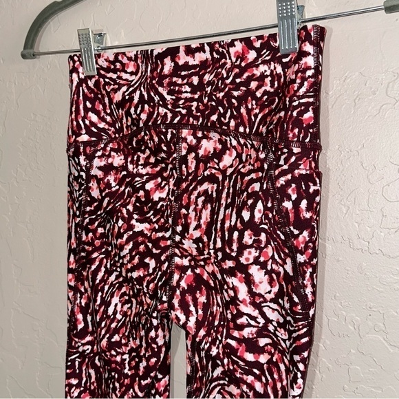 Under Armour Women’s XS Compression 19” Capris Activewear Tights - Burgundy - Picture 5 of 8